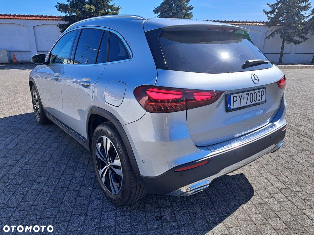Mercedes-Benz GLA 180 d - 9