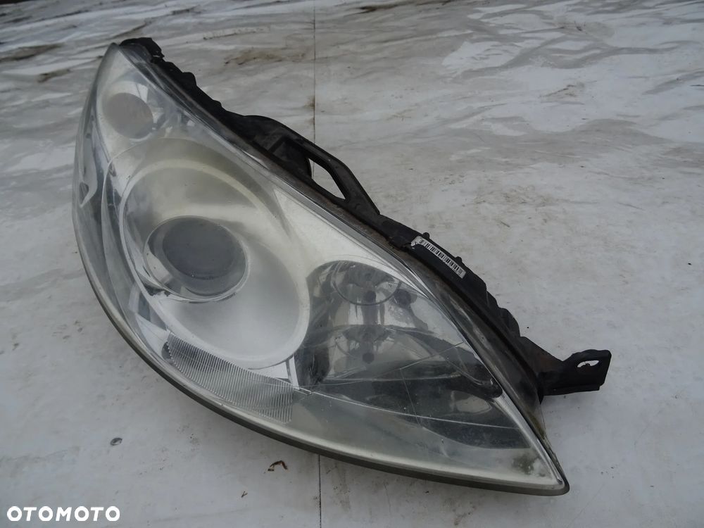 Peugeot 407 lampa prawy przód prawa przednia przedni reflektor xenon - 2
