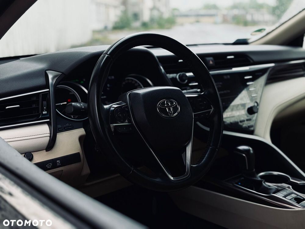 Toyota Camry 2.5 Hybrid Executive CVT - 16