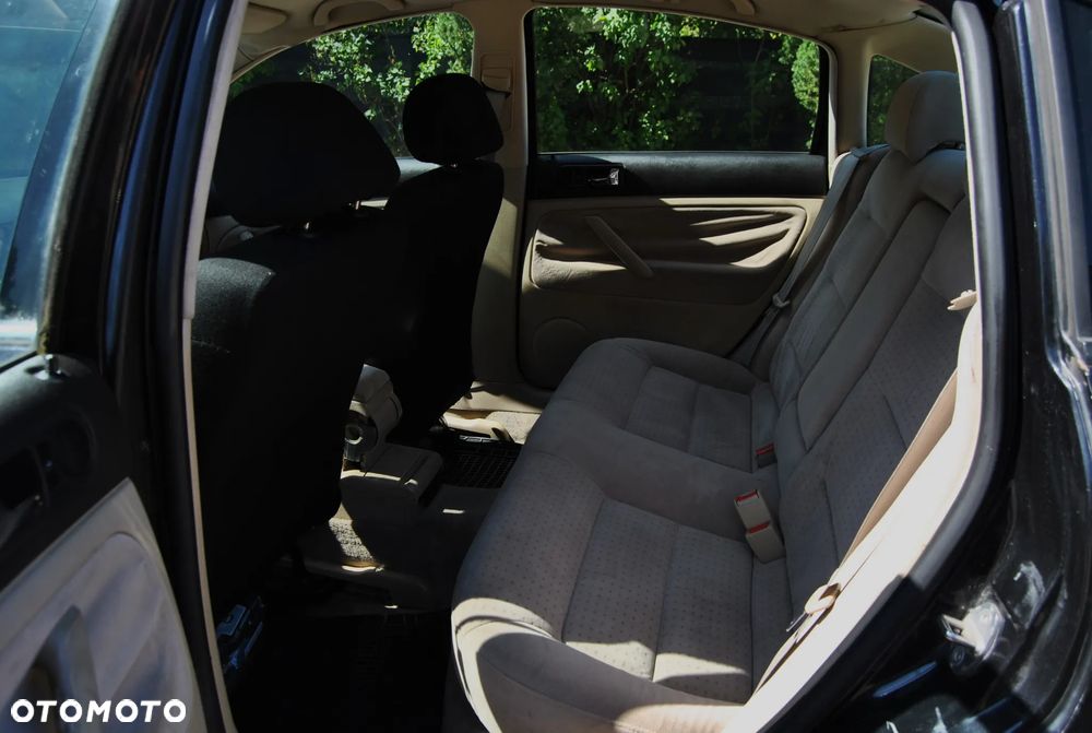 Volkswagen Passat 1.6 - 6