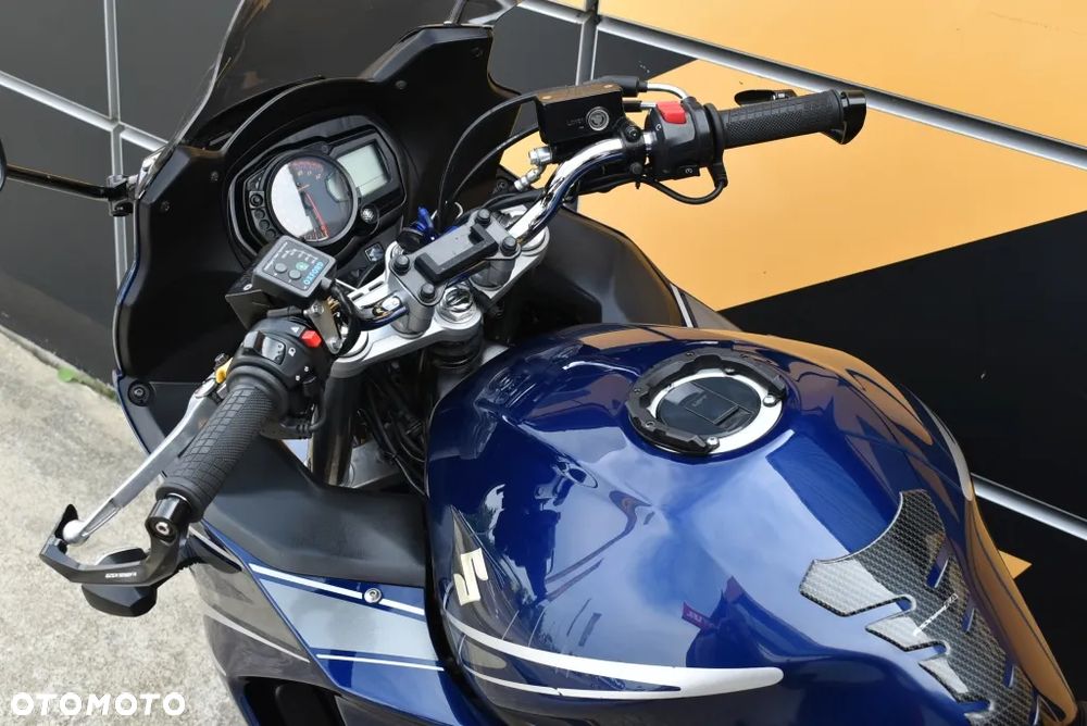 Suzuki GSX - 12