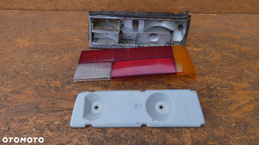BMW E24 LAMPA PRAWY TYŁ KOMPLETNA - 4
