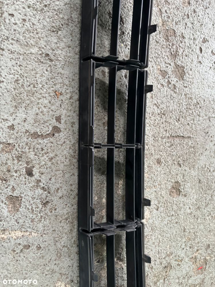 BMW F10 KRATKA SRODKOWA ZDERZAKA 7331724 - 6