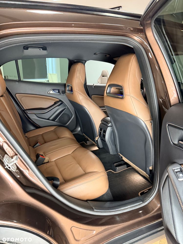 Mercedes-Benz GLA 250 4Matic 7G-DCT Activity Edition - 37