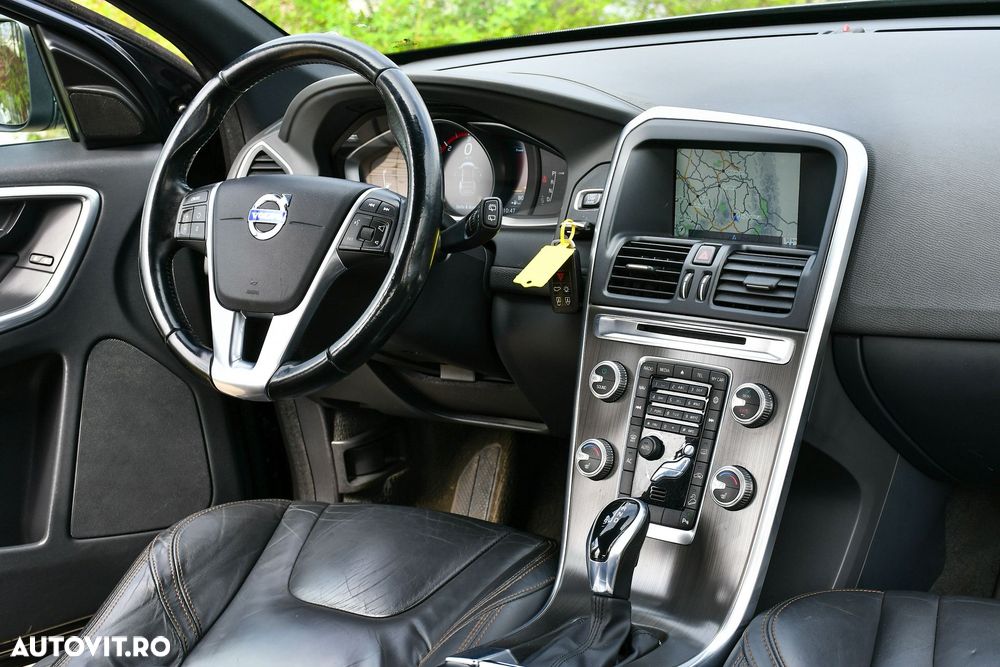 Volvo XC 60 D5 AWD Geartronic Momentum - 9