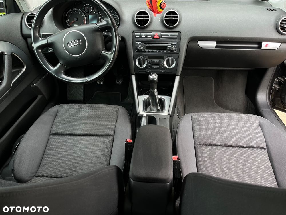 Audi A3 3-drzwiowe 2.0 FSI Attraction - 5