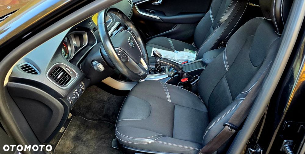 Volvo V40 D2 R Design - 26