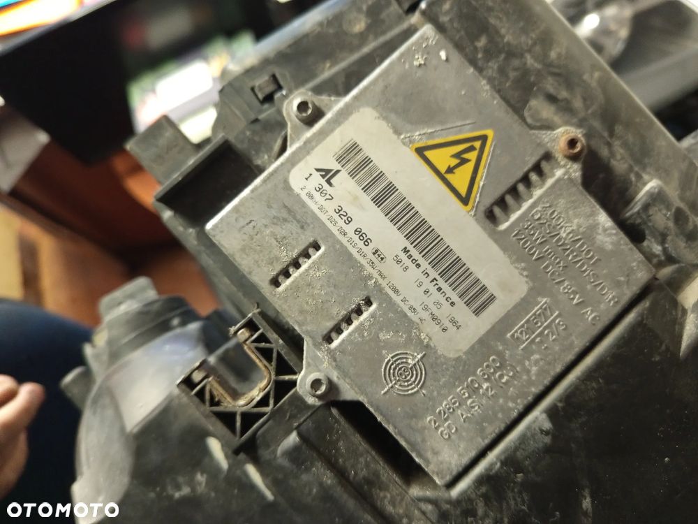 AUDI A3 8P 2003-08 REFLEKTOR XENON LEWY LUB PRAWY Z PRZETWORNICAMI 8P0941003M 8P0941004M - 4