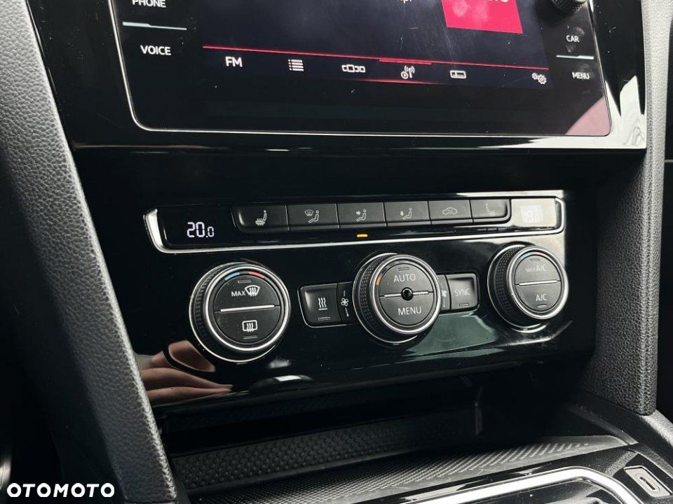 Volkswagen Passat - 25