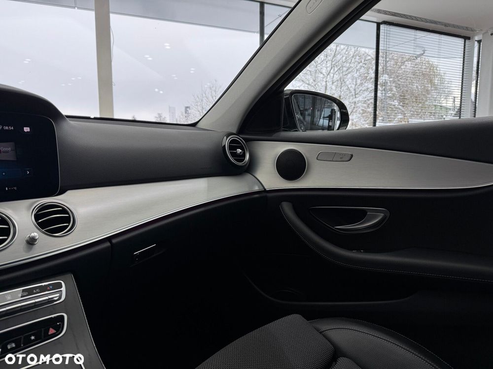 Mercedes-Benz Klasa E 220 d 4-Matic AMG/Avantgarde - 25