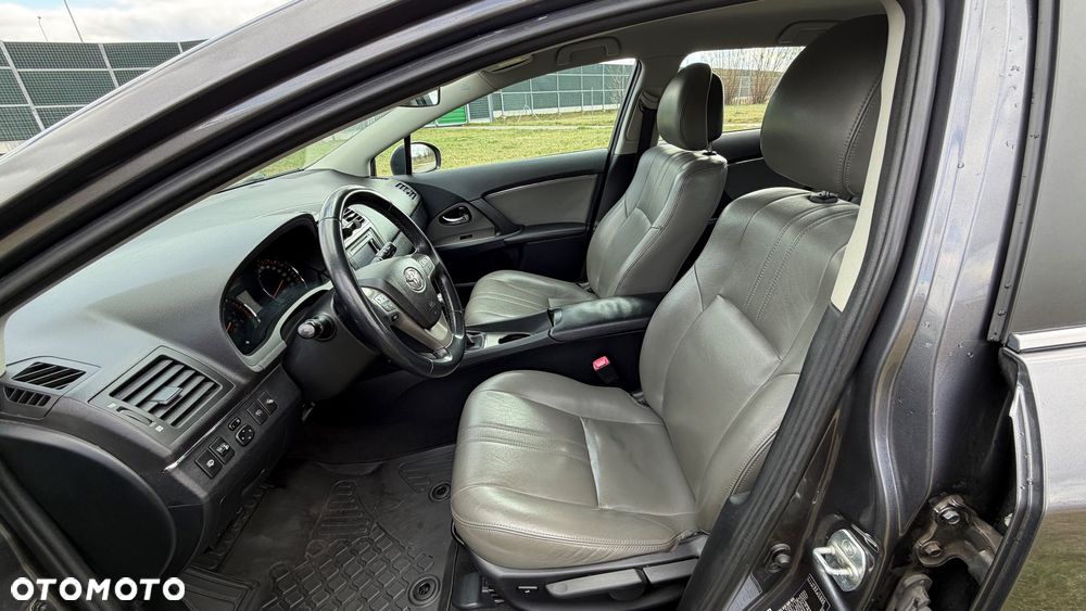 Toyota Avensis 2.0 Executive - 11