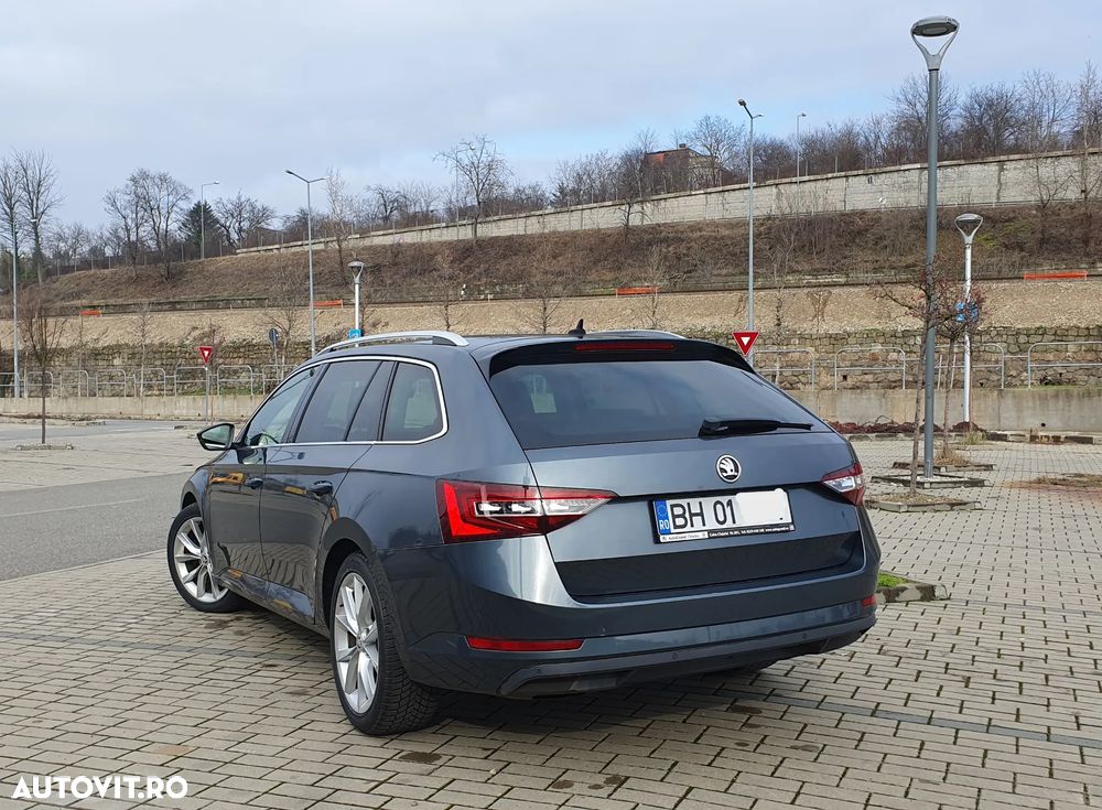 Skoda Superb 2.0 TDI DSG Style - 9