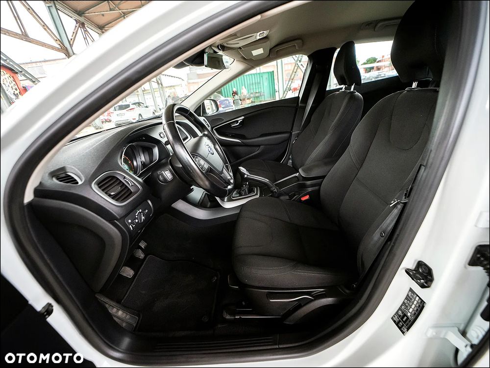 Volvo V40 Cross Country - 32