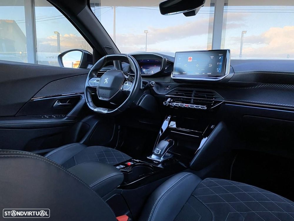 Peugeot 2008 1.2 PureTech GT EAT8 - 16