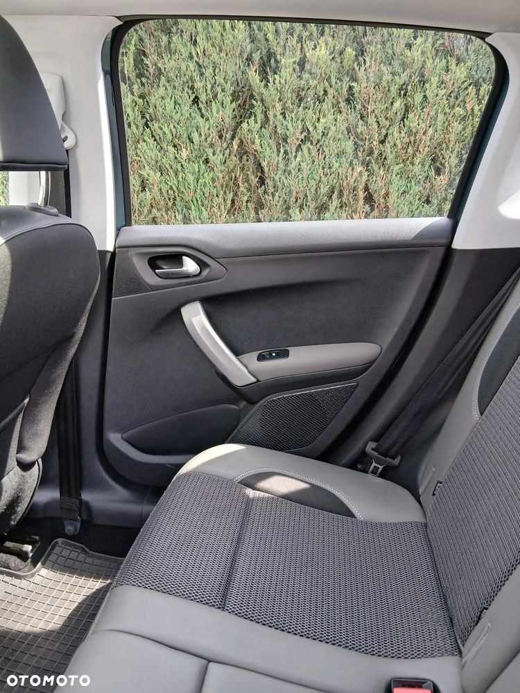Peugeot 2008 1.2 Pure Tech Allure S&S - 11