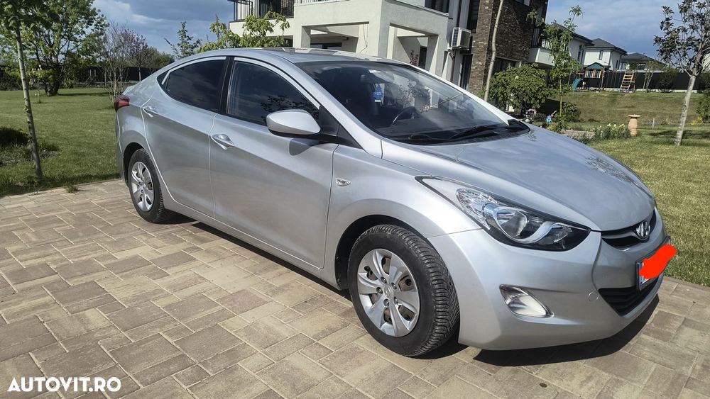 Hyundai Elantra - 3