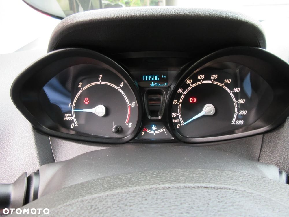 Ford Transit Courier - 16