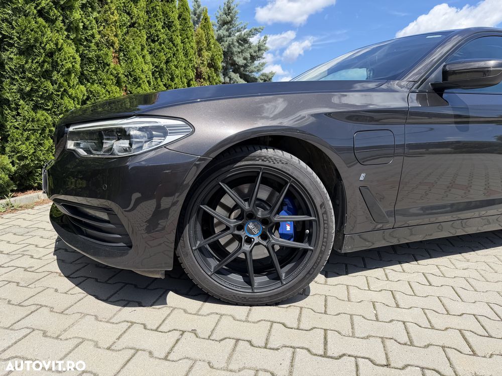 BMW Seria 5 530i AT MHEV - 31