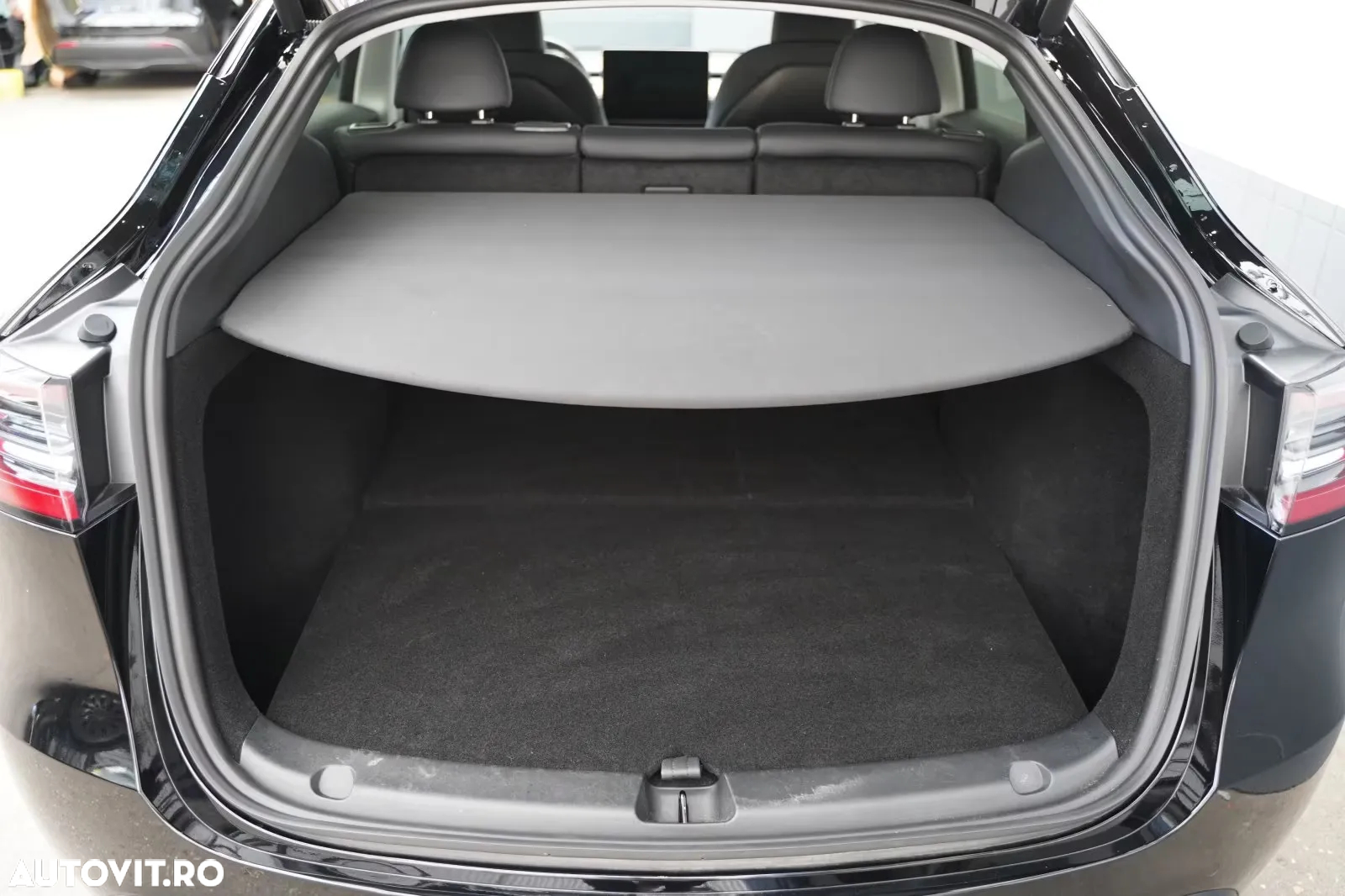 Tesla Model Y Performance Dual Motor AWD - 10