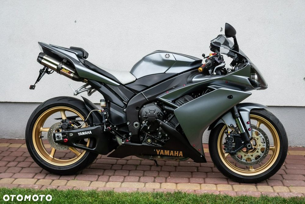 Yamaha R1 - 3