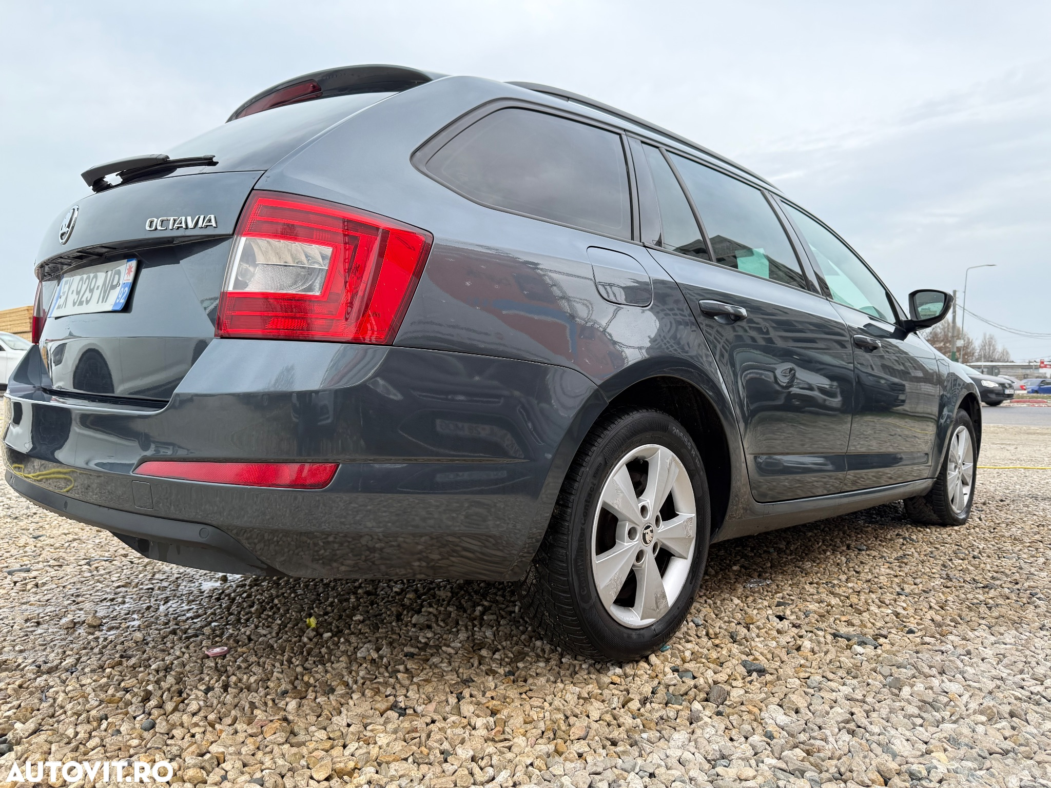Skoda Octavia Combi Diesel 2.0 TDI DSG Style - 25
