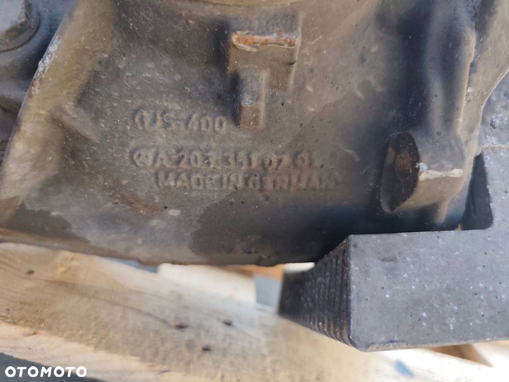 MERCEDES W204 C63 AMG TYLNY DYFER - 8