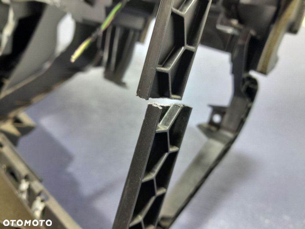 VW GOLF V DESKA ROZDZIELCZA KONSOLA KOKPIT EU - 10