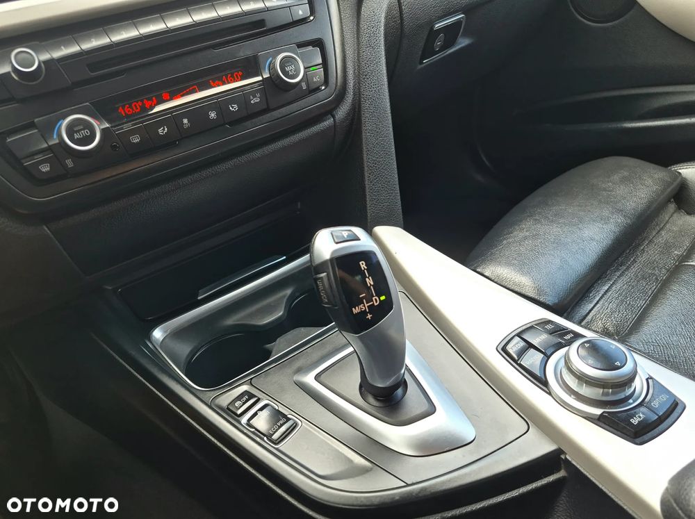BMW Seria 3 320d Efficient Dynamics Edition Blue Perf Luxury Line - 26