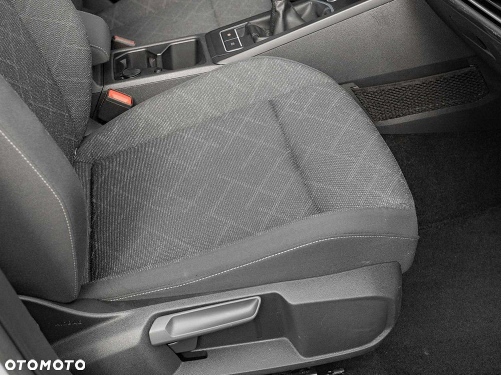 Volkswagen Golf - 32