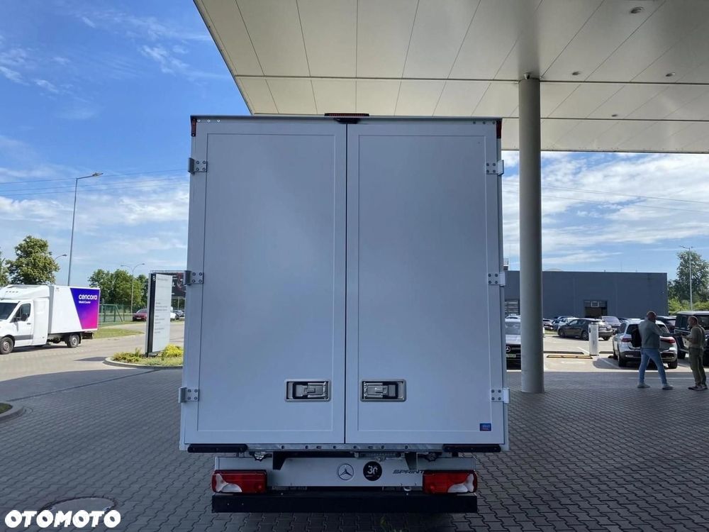 Mercedes-Benz Sprinter - 6
