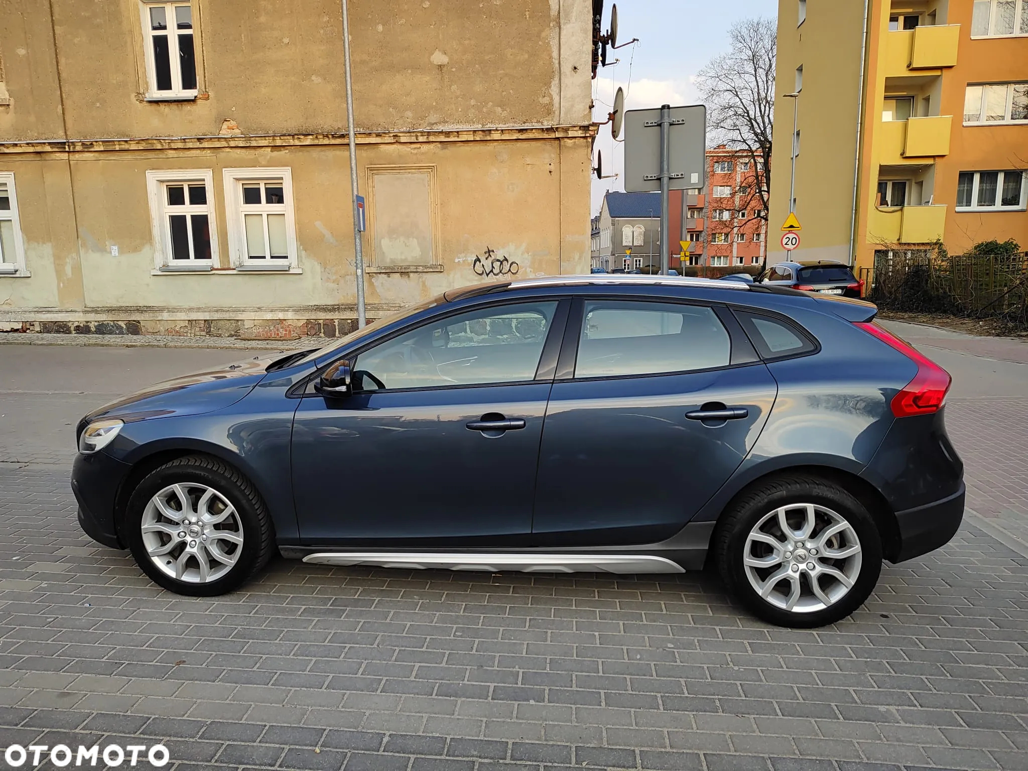 Volvo V40 Cross Country D2 Drive-E Summum - 2