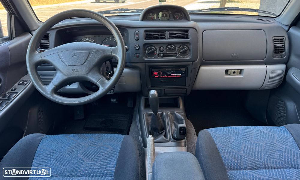 Mitsubishi Pajero Sport 2.5 TD GLS - 16