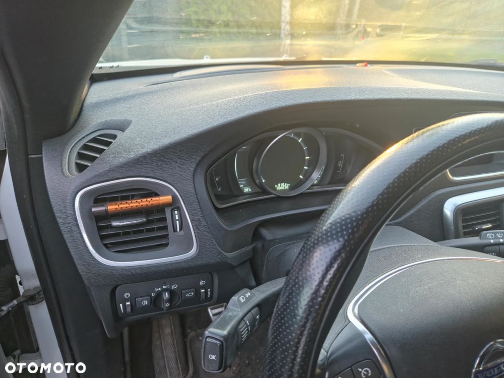 Volvo V40 D3 R-Design - 11