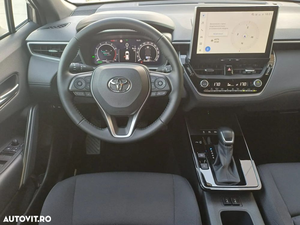 Toyota Corolla Cross - 12