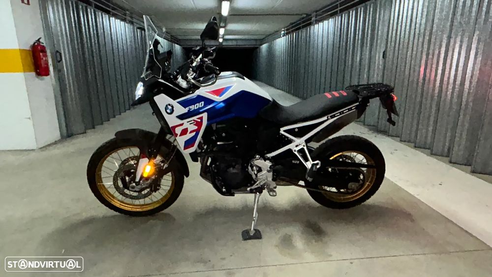 BMW F 900 GS Lightwhite / Racing Blue Metalizado (Versão GS Trophy) - 39