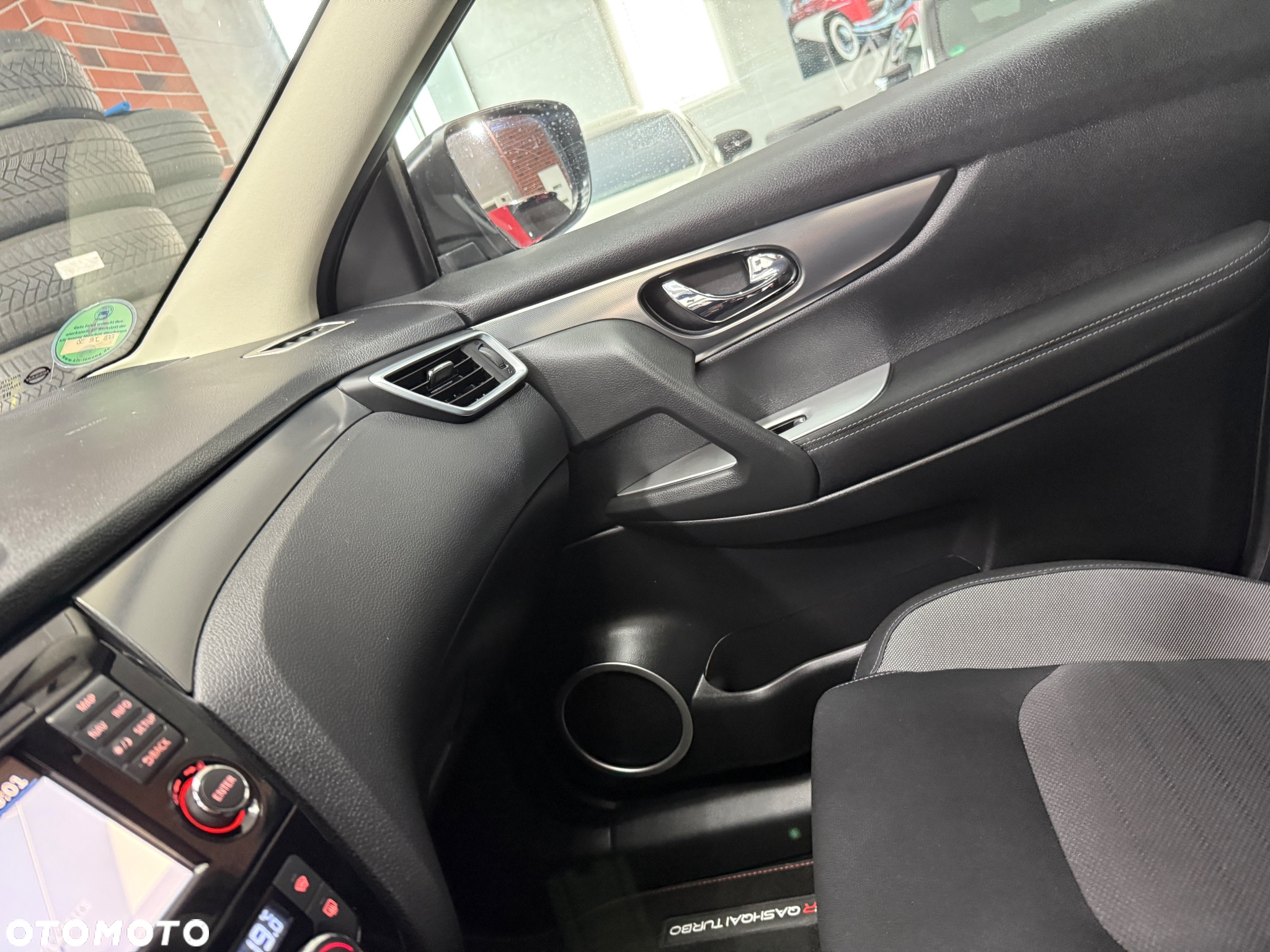 Nissan Qashqai 1.6 DIG-T N-Connecta - 23