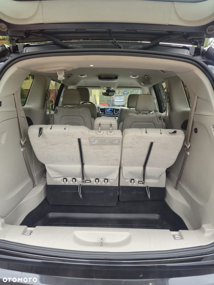 Chrysler Pacifica - 13