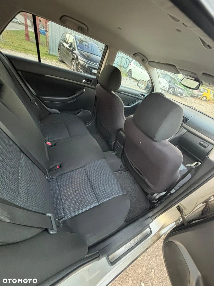 Toyota Avensis - 20