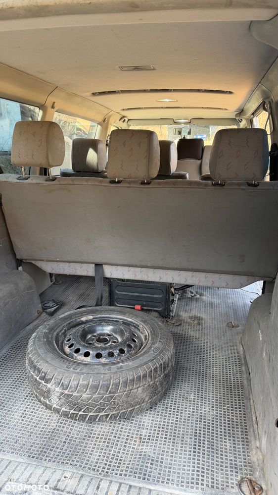 Volkswagen Caravelle - 10