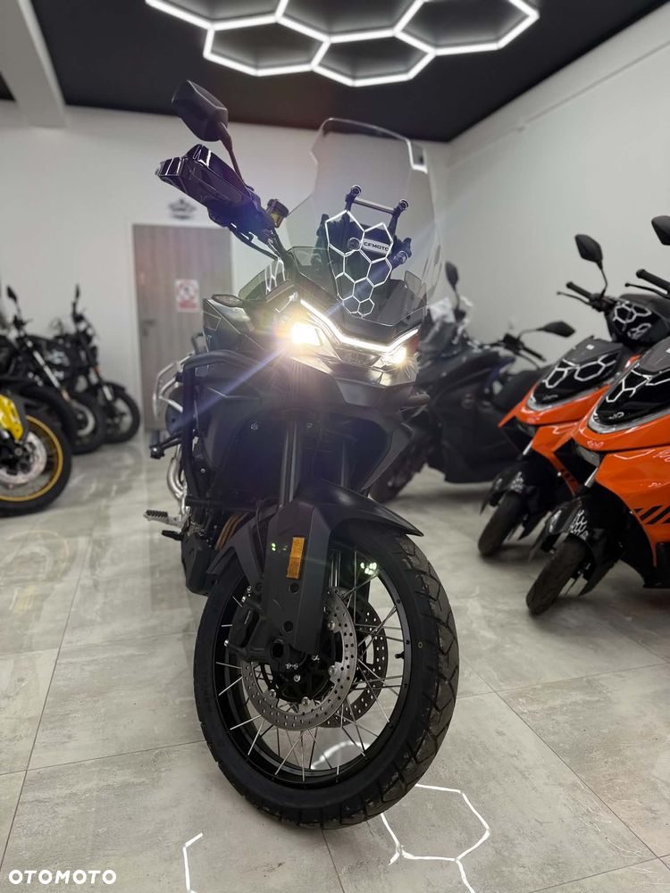 CFMoto MT - 7