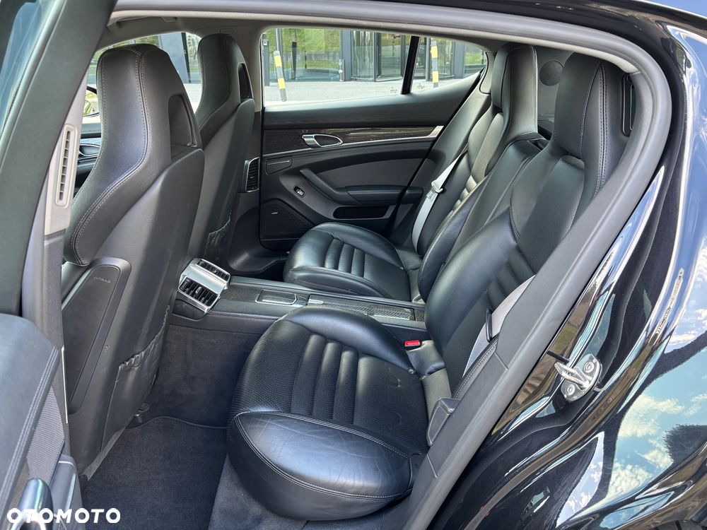 Porsche Panamera 4S - 32