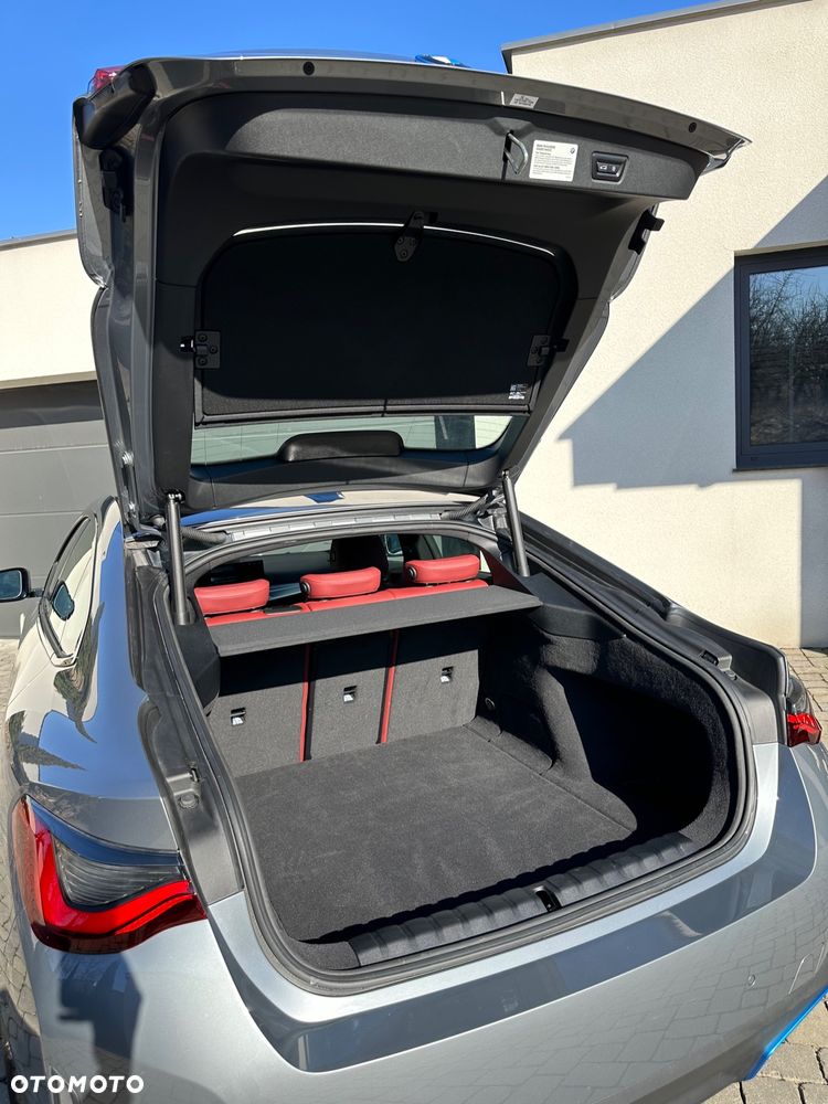 BMW i4 - 18
