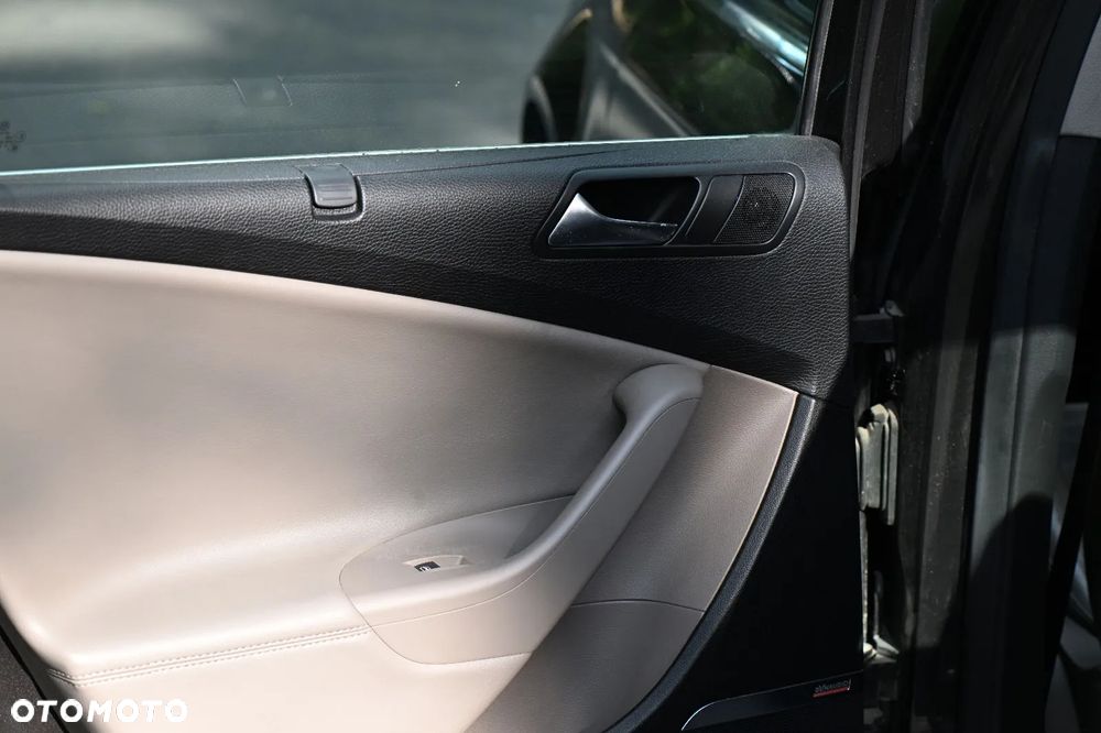 Volkswagen Passat 2.0 TDI Highline - 14