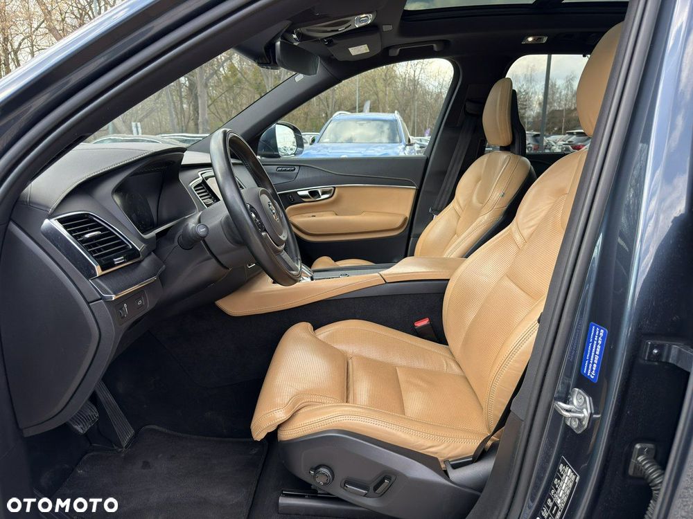 Volvo XC 90 - 32