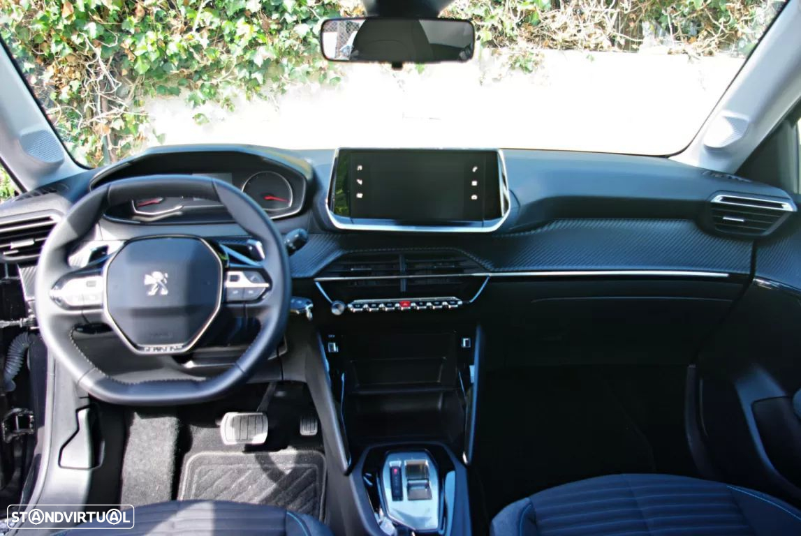 Peugeot 208 - 17