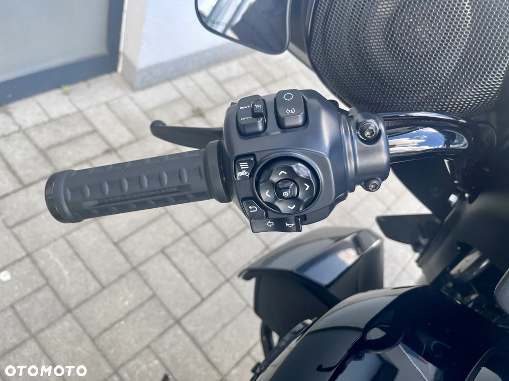 Harley-Davidson Touring Street Glide - 13