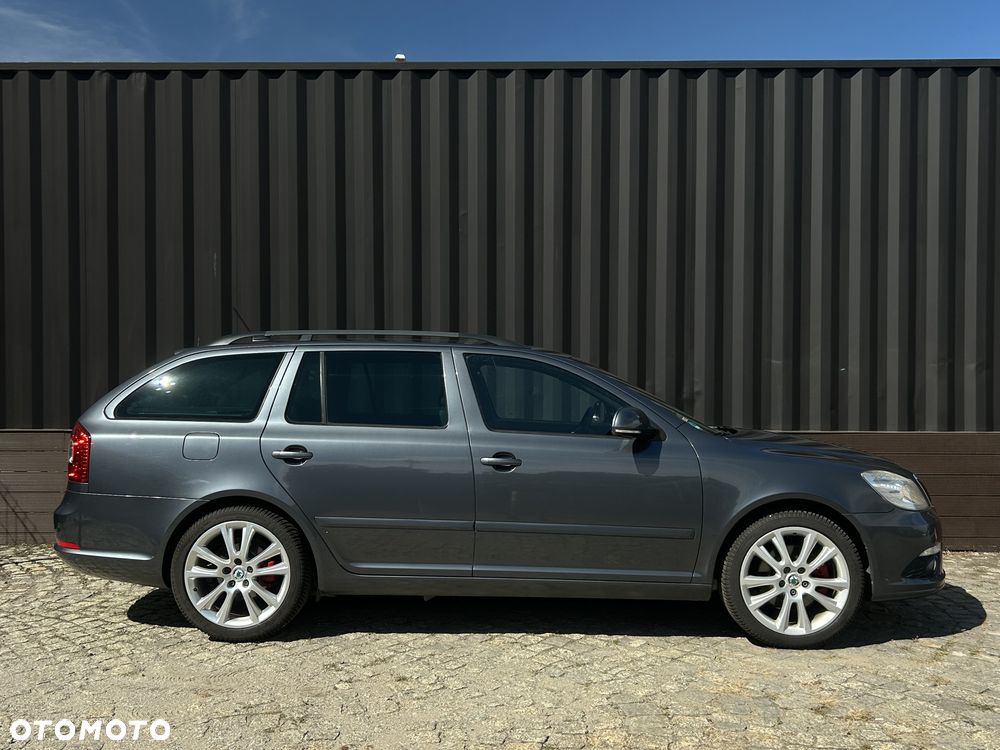 Skoda Octavia 2.0 TSI DSG RS - 6