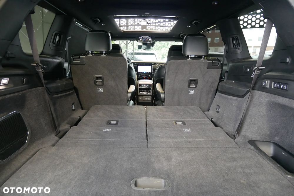 Jeep Grand Cherokee - 32