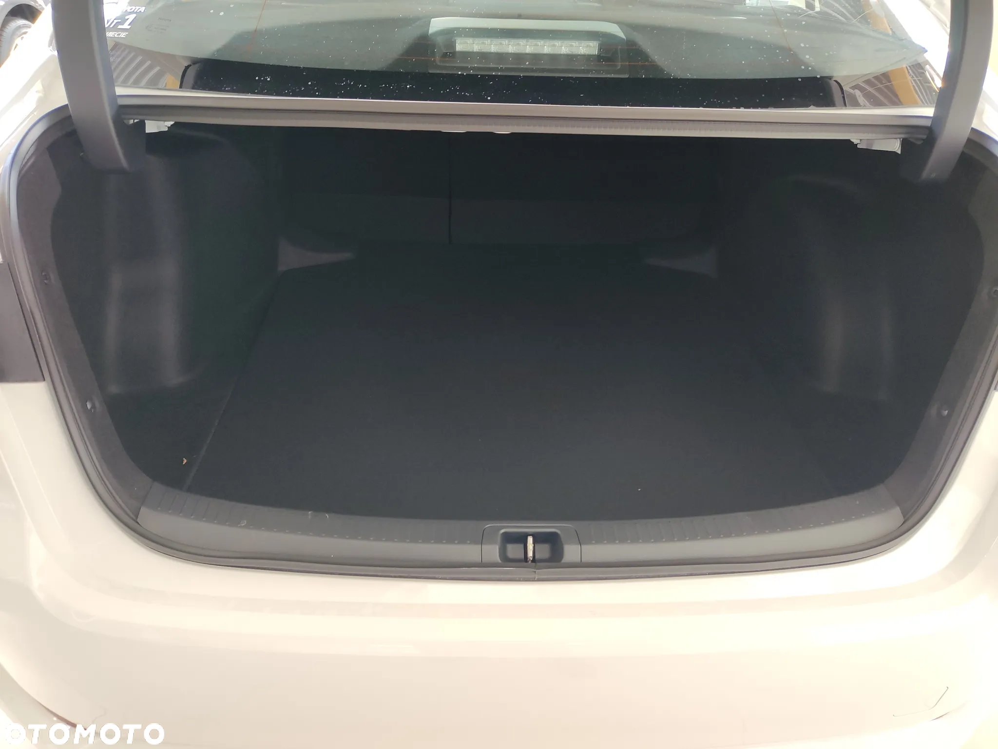Toyota Corolla 1.8 Hybrid Comfort - 18
