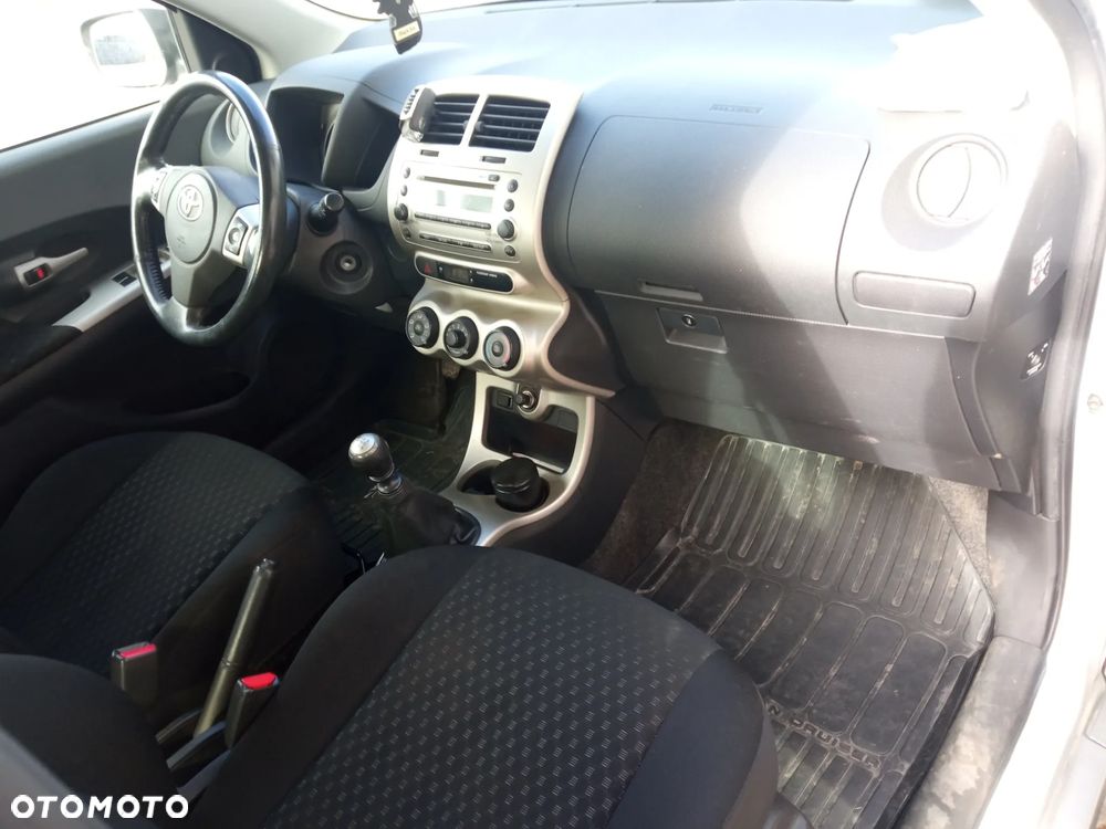 Toyota Urban Cruiser 1.33 Sol - 6